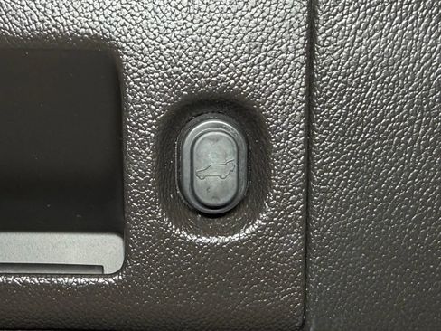 Used 2015 GMC Yukon Denali w/ Open Road Package AWD/4WD image 17