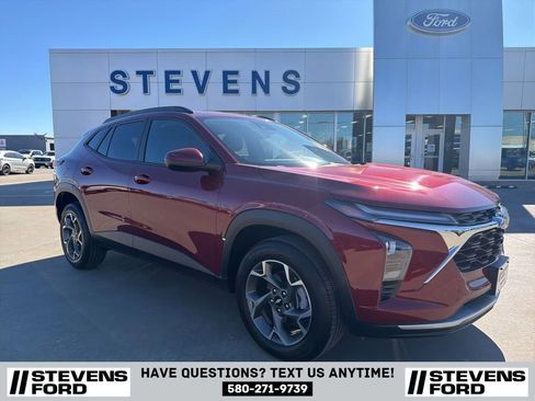 Used 2025 Chevrolet Trax LT w/ LT Convenience Package image 1