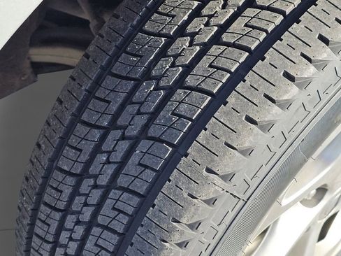 Used 2023 Chrysler Pacifica Limited AWD/4WD image 19