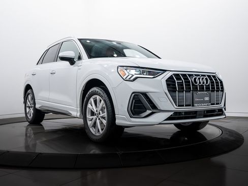 Certified 2023 Audi Q3 2.0T Premium w/ Convenience Package image 1
