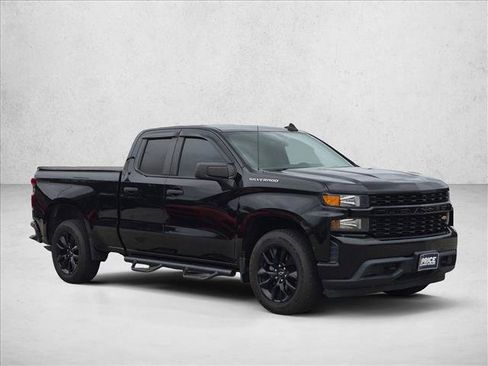 Used 2020 Chevrolet Silverado 1500 Custom w/ Custom Value Package RWD image 3