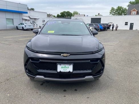 Used 2024 Chevrolet Equinox EV LT AWD/4WD image 2