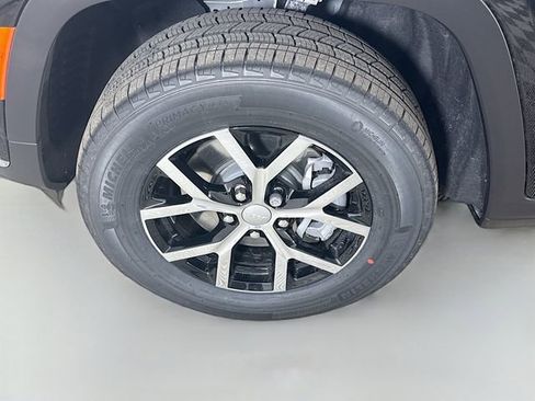 New 2025 Jeep Grand Cherokee L Limited image 33