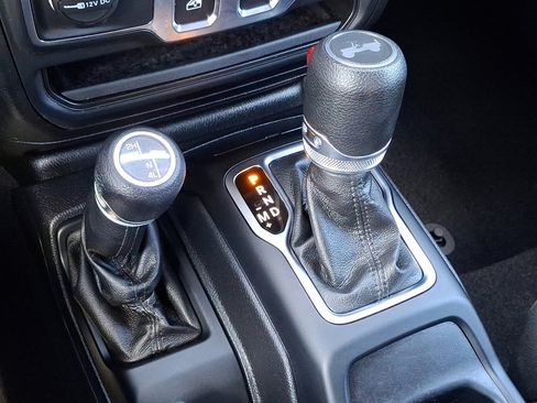 Used 2021 Jeep Wrangler Sport S image 27