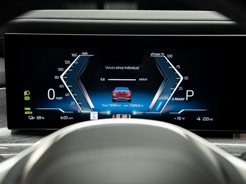 Used 2023 BMW i7 xDrive60 w/ Executive Package 2 image 47