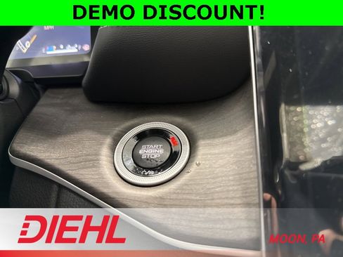 New 2025 Jeep Grand Cherokee Limited w/ Luxury Tech Group II image 29