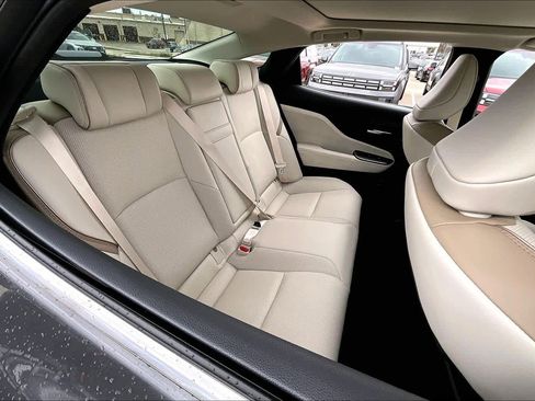 Used 2023 Toyota Crown Limited image 18