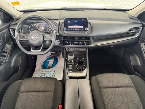 Used 2024 Nissan Rogue SV FWD image 3