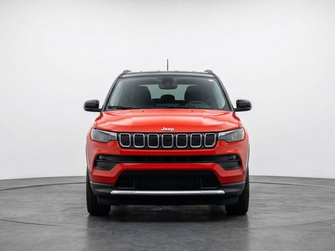 Used 2025 Jeep Compass Limited image 2