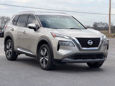 Used 2021 Nissan Rogue SL w/ Premium Package image 2