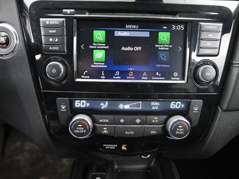 Used 2019 Nissan Rogue SL FWD image 16