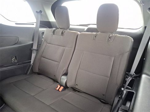 Used 2022 Ford Explorer XLT image 9