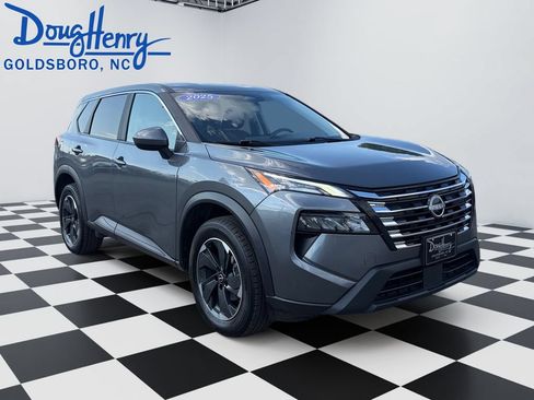 Used 2025 Nissan Rogue SV FWD image 7
