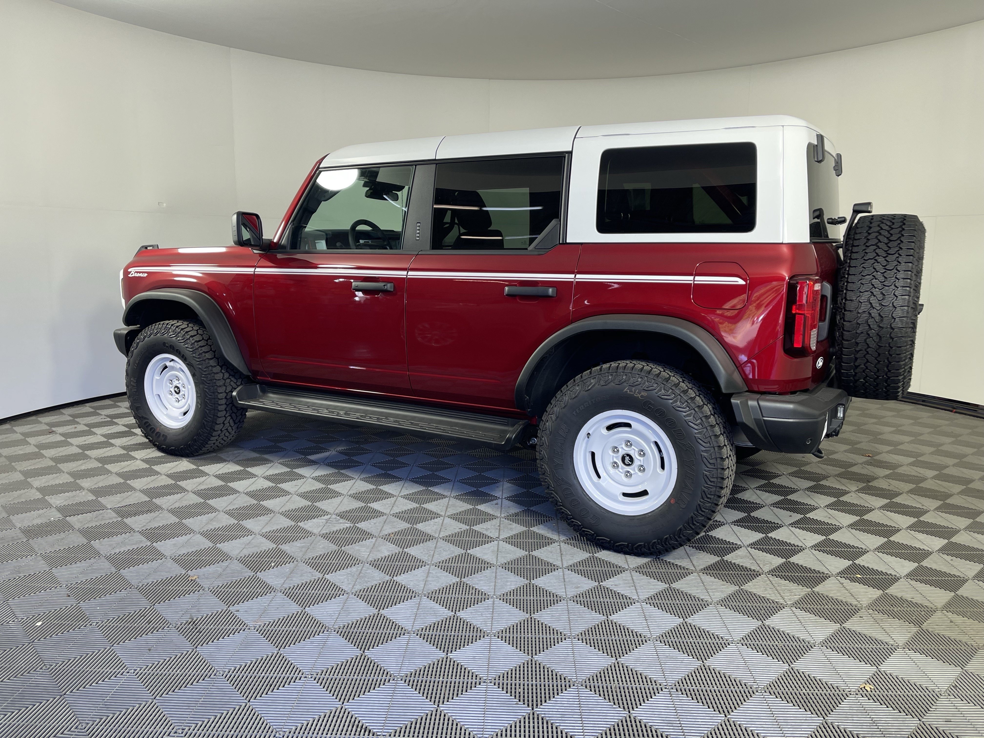 New 2026 Ford Bronco Heritage Edition AWD/4WD image 2