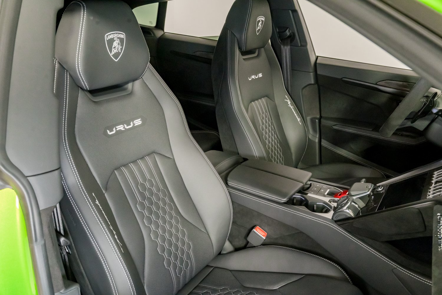 Used 2024 Lamborghini Urus Performante AWD/4WD image 32