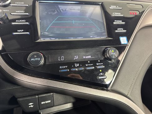 Used 2019 Toyota Camry SE image 30