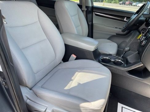 Used 2011 Kia Sorento LX image 17