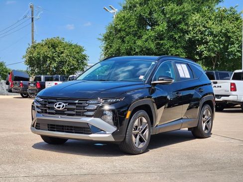 Used 2025 Hyundai Tucson SEL FWD image 3