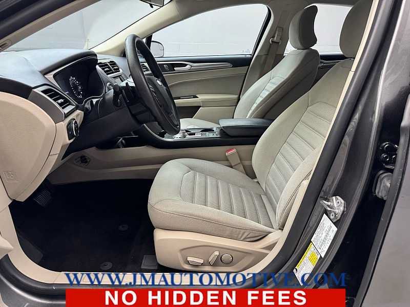 Used 2018 Ford Fusion SE FWD image 12