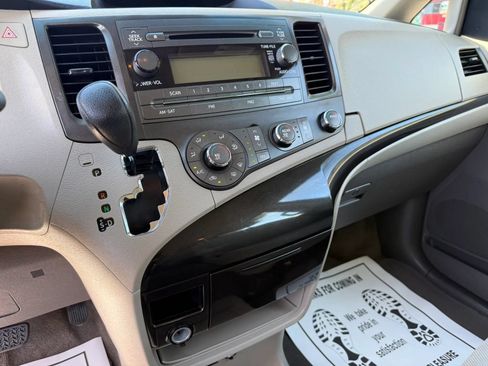 Used 2014 Toyota Sienna L FWD image 24
