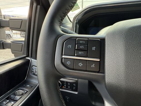 Used 2025 Ford F450 Lariat w/ FX4 Off-Road Package image 17