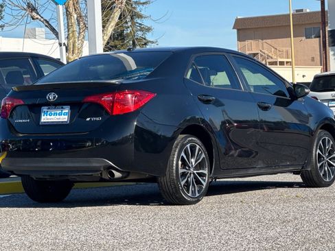 Used 2017 Toyota Corolla SE w/ SE Premium Package FWD image 8