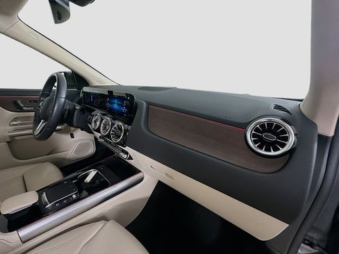 Certified 2023 Mercedes-Benz GLA 250 4MATIC image 38