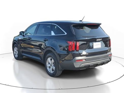 Used 2023 Kia Sorento LX FWD image 3