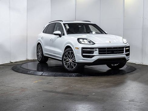 Certified 2025 Porsche Cayenne AWD/4WD image 9