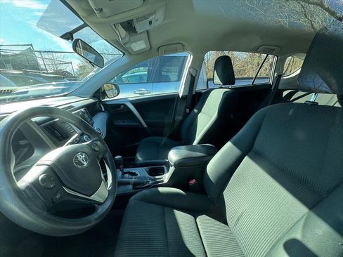 Used 2016 Toyota RAV4 LE image 8