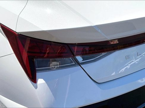 Used 2024 Hyundai Elantra Limited FWD image 19