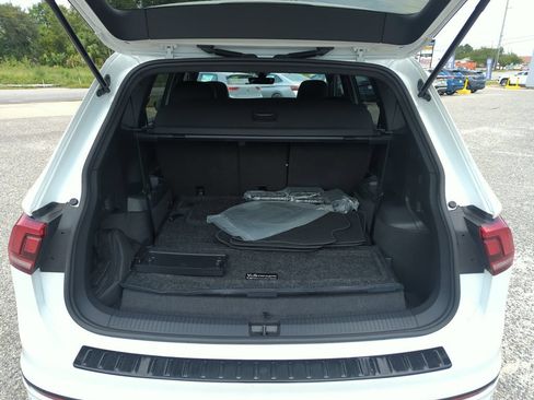 Used 2023 Volkswagen Tiguan SE R-Line FWD image 31