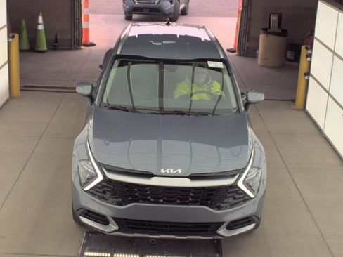 Used 2023 Kia Sportage EX image 2