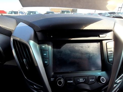 Used 2016 Hyundai Veloster image 1