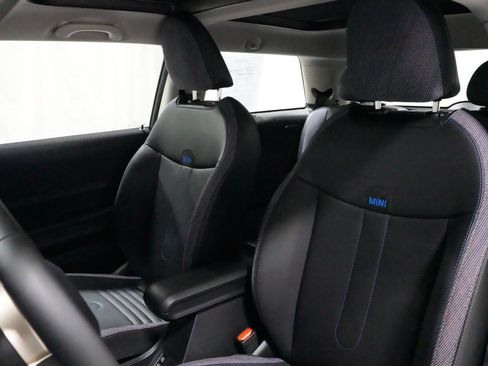 Certified 2025 MINI Cooper S image 4