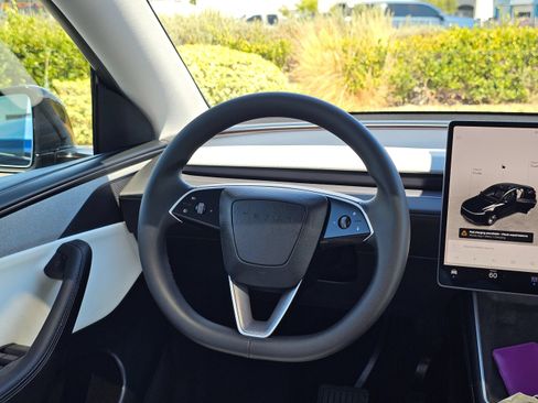 Used 2026 Tesla Model Y Long Range AWD/4WD image 27