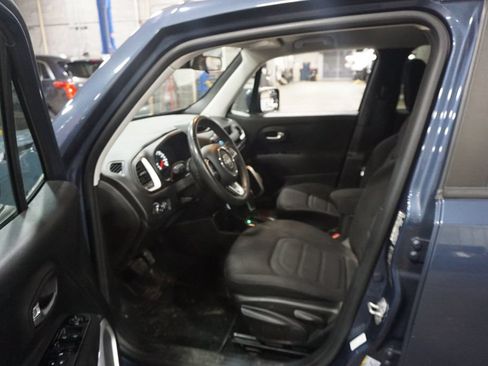 Used 2021 Jeep Renegade Latitude FWD image 2