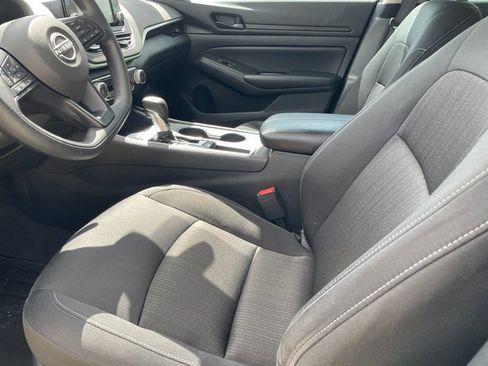 Used 2024 Nissan Altima 2.5 S FWD image 9