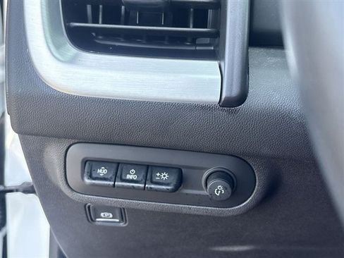 Certified 2023 GMC Terrain SLT w/ Infotainment Package II AWD/4WD image 18