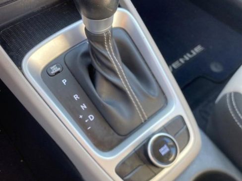 Used 2023 Hyundai Venue SEL image 23