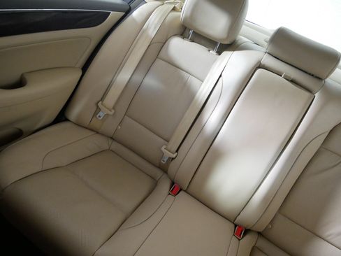 Used 2010 Hyundai Genesis 3.8 image 12