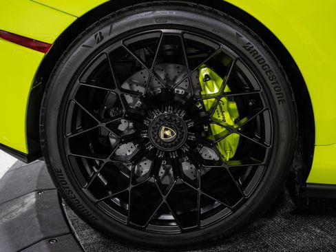 Used 2023 Lamborghini Huracan STO RWD image 33
