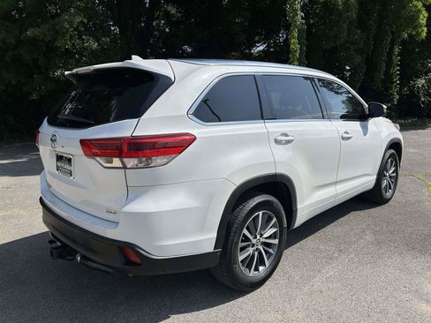 Used 2018 Toyota Highlander XLE FWD image 3