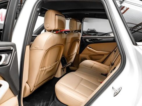 Used 2022 Porsche Macan S AWD/4WD image 35