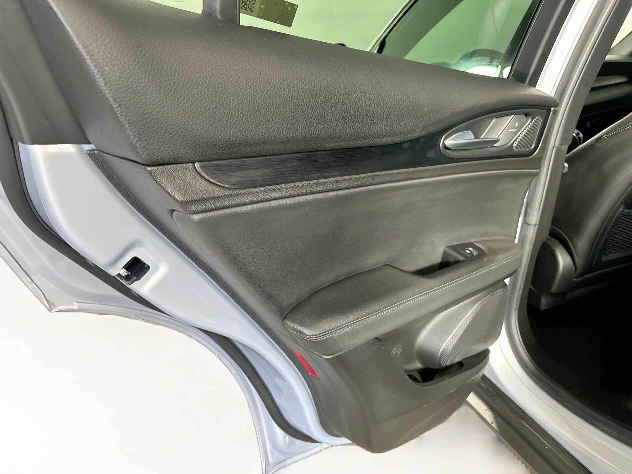 Used 2023 Alfa Romeo Stelvio Sprint RWD image 28