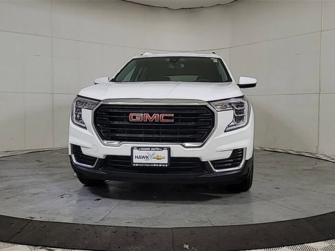 Used 2023 GMC Terrain SLE w/ Driver Convenience Package image 3