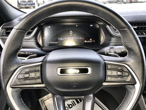 Used 2022 Jeep Grand Cherokee L Laredo image 14