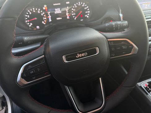 Used 2025 Jeep Compass Trailhawk image 31