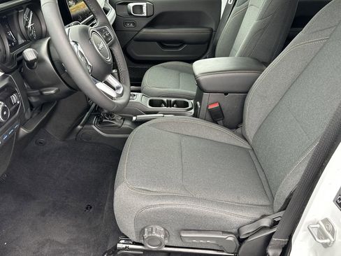 Certified 2025 Jeep Wrangler Unlimited Sahara AWD/4WD image 14