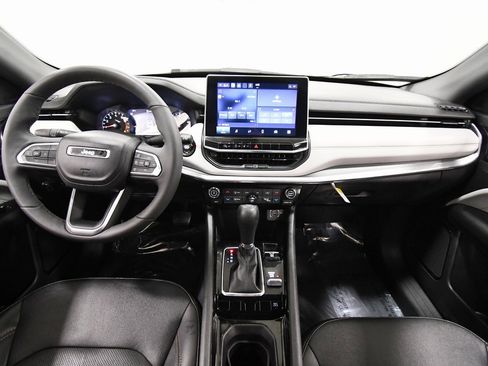 Used 2023 Jeep Compass Limited image 3